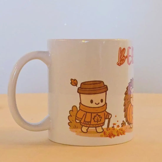 Tazza in ceramica bianca con grafica "Ber months"