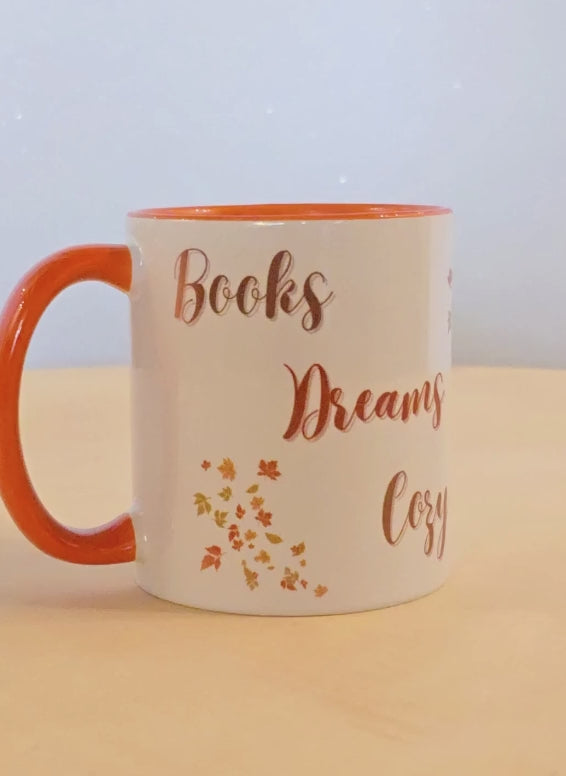 Video della tazza in ceramica con interno arancione. Si vede la grafica nella sua interezza